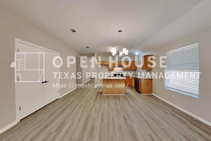 3205 Muleshoe Ln - Photo 4 of 22