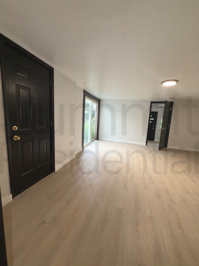 32 Market St - Photo 3 of 4