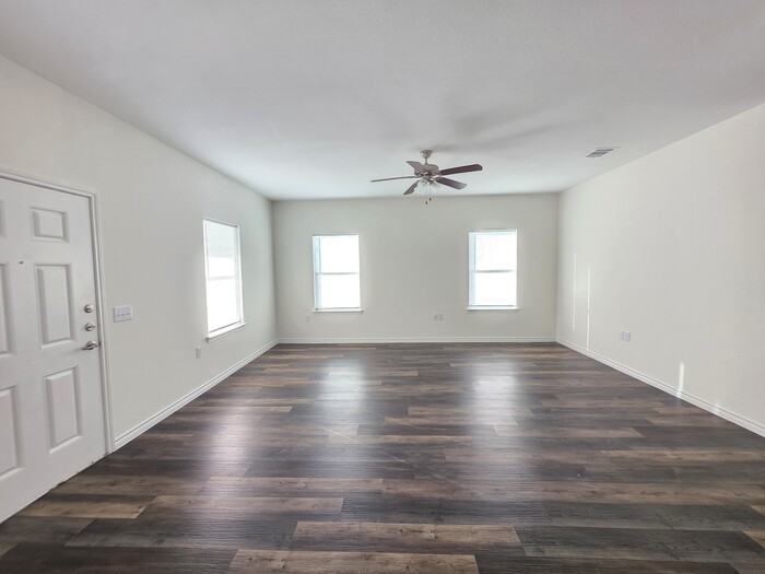 6211 Red Oak Dr - Photo 5 of 14