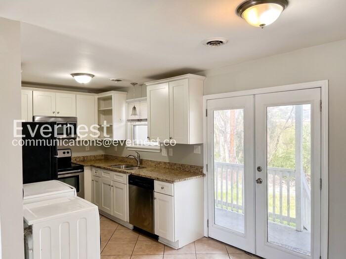 1252 W Moore St - Photo 5 of 15