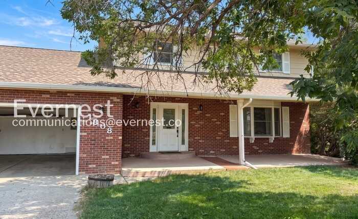 1808 Riverview Dr - Photo 2 of 37