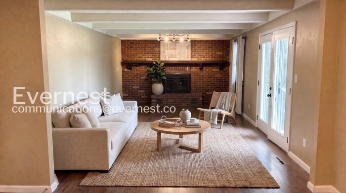 1808 Riverview Dr - Photo 3 of 37