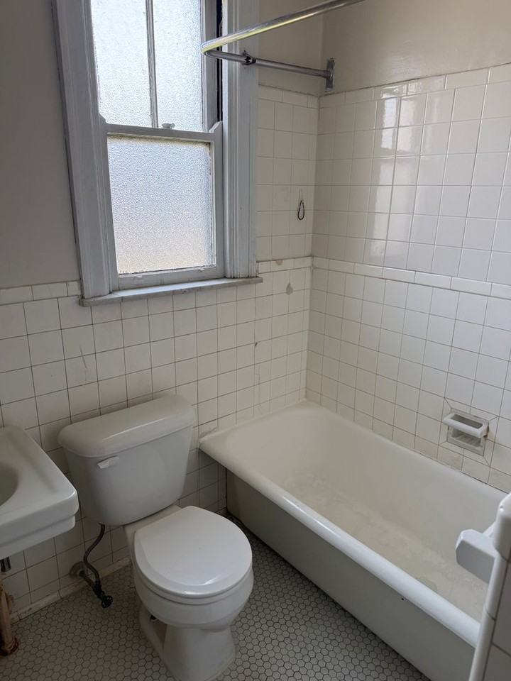 Madison Court Apartments - Photo 5 of 23