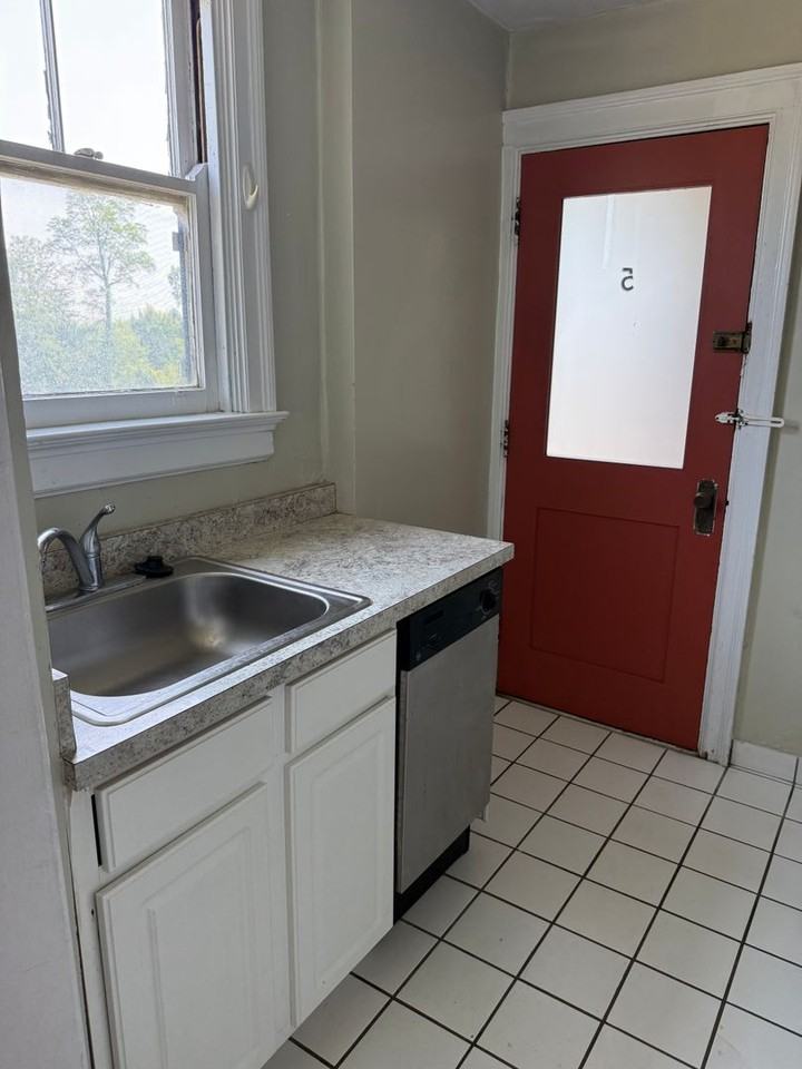 Madison Court Apartments - Photo 7 of 23