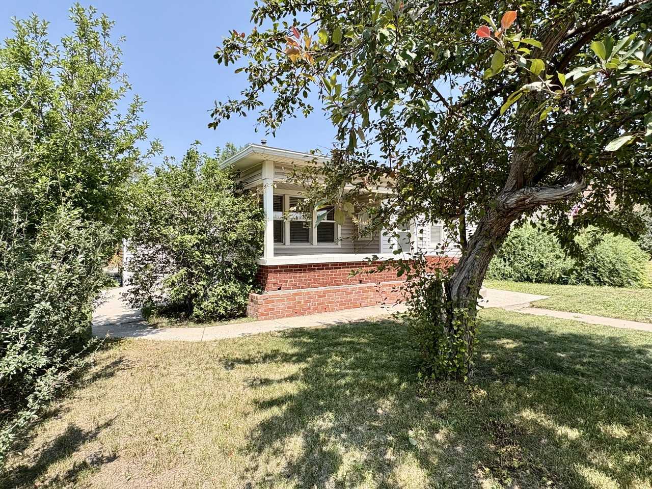 522 W Pershing Blvd #1 - Photo 2 of 2