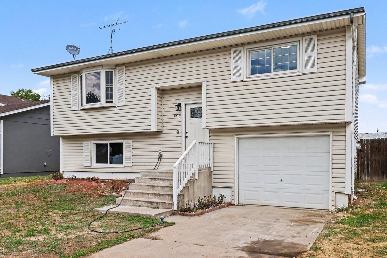 8204 Hallett Ct #1 - Photo 3 of 20