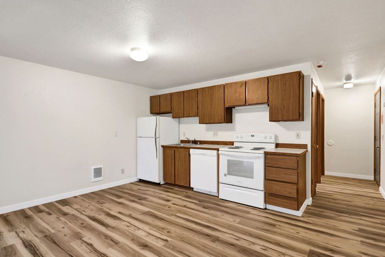 2303 Taylor Ave - Photo 4 of 12