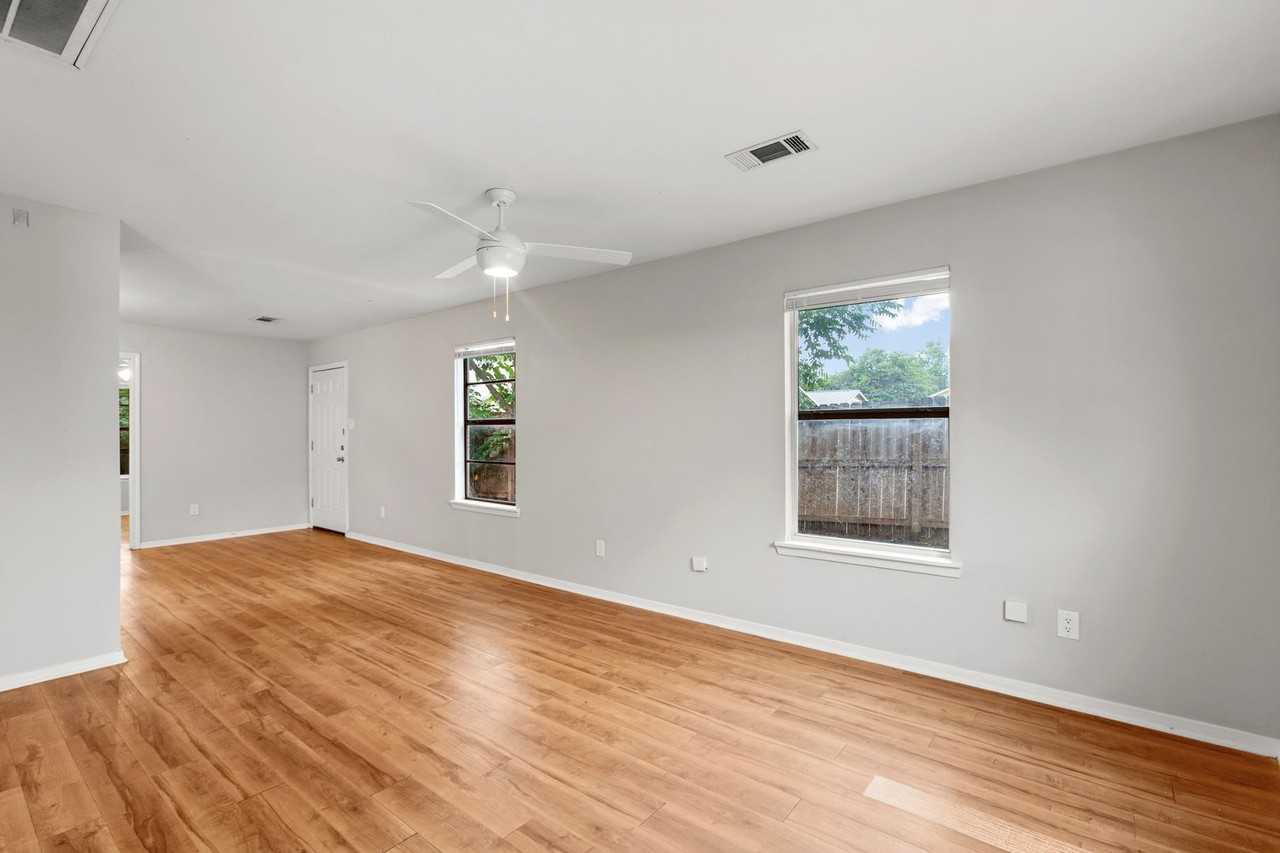 1202 Hillyer St - Photo 2 of 19