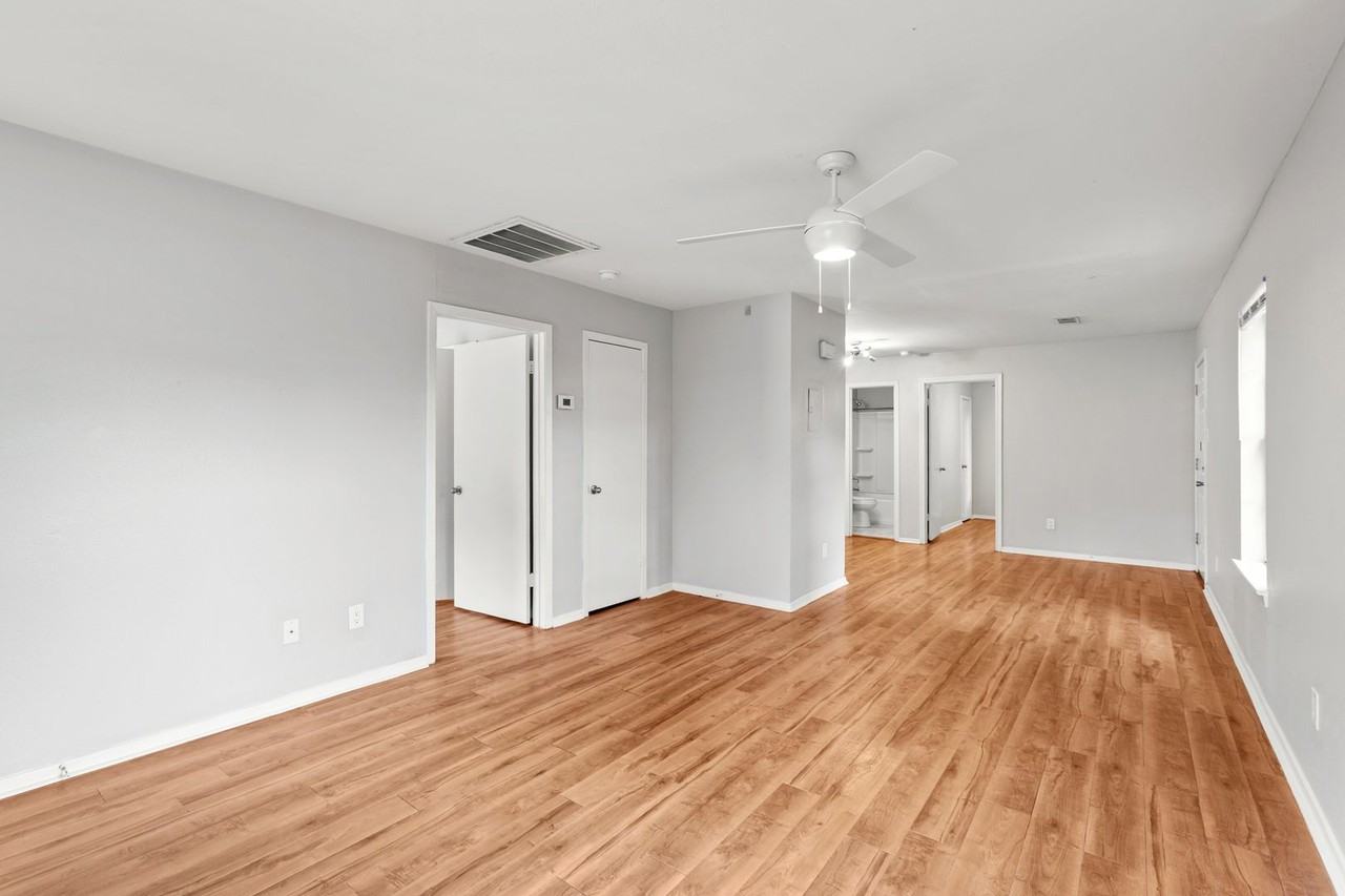 1202 Hillyer St - Photo 3 of 19