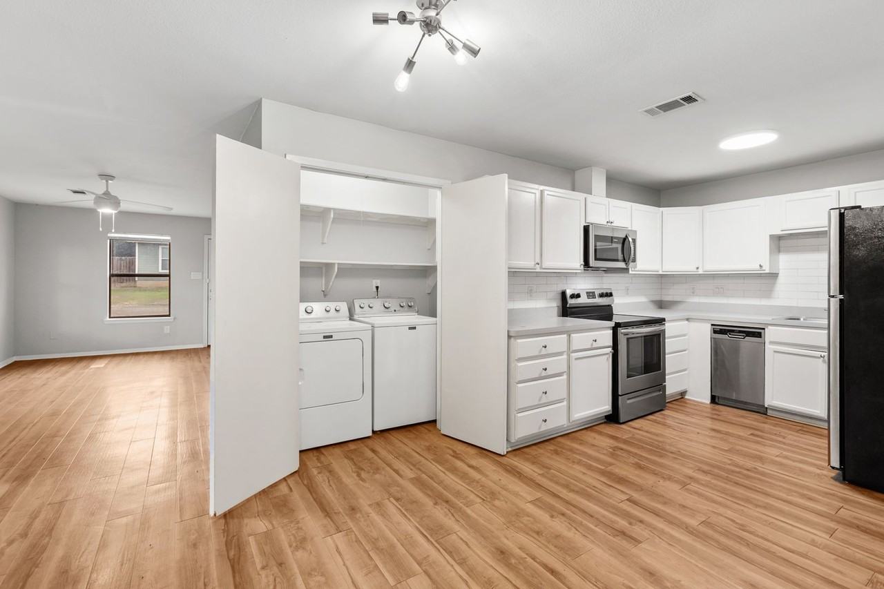 1202 Hillyer St - Photo 5 of 19