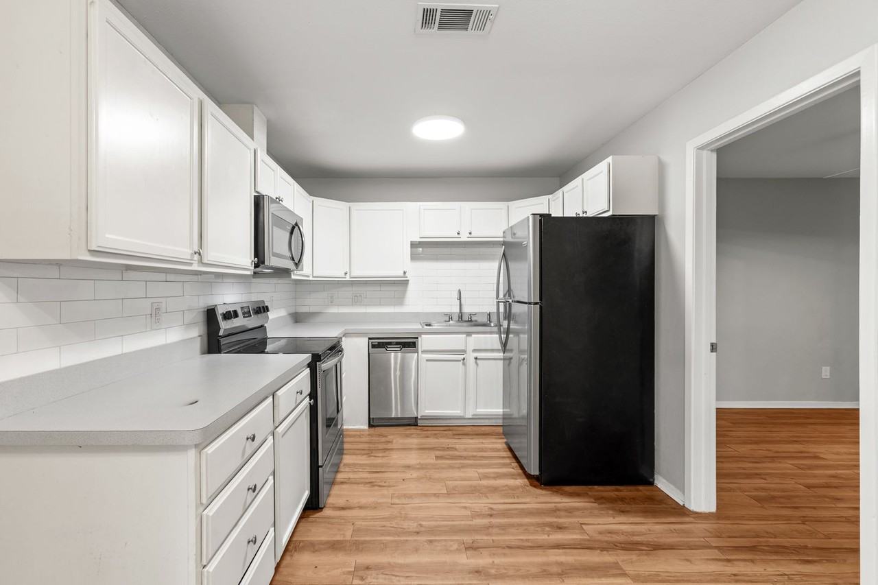 1202 Hillyer St - Photo 6 of 19
