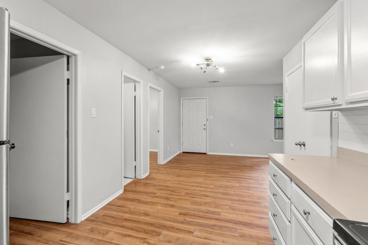 1202 Hillyer St - Photo 7 of 19