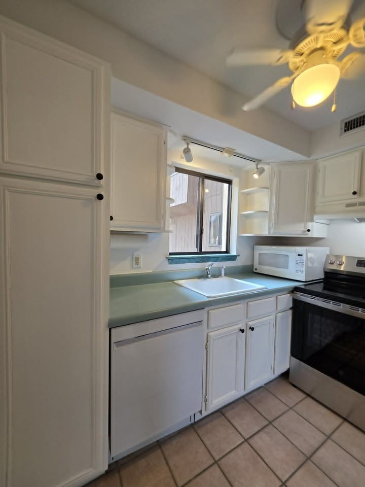 231 Canal Park Dr #1 - Photo 5 of 50