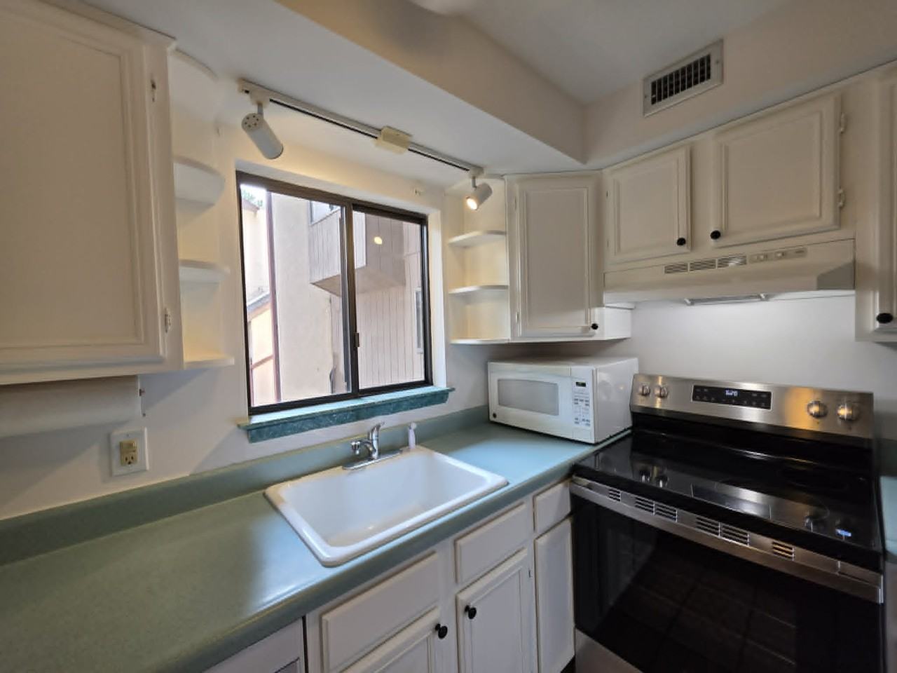 231 Canal Park Dr #1 - Photo 7 of 50