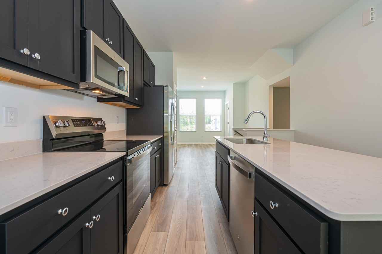 815 Freston Rd #1 - Photo 4 of 36