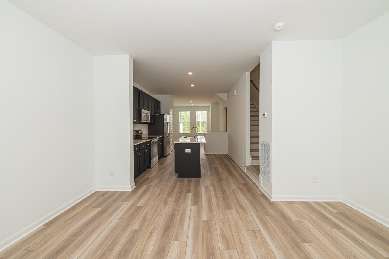815 Freston Rd #1 - Photo 6 of 36