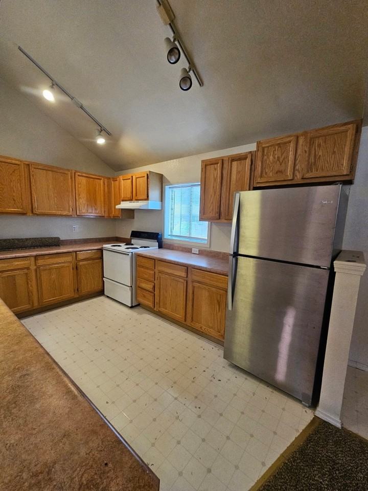 930 N 7th E #4 - Photo 5 of 22