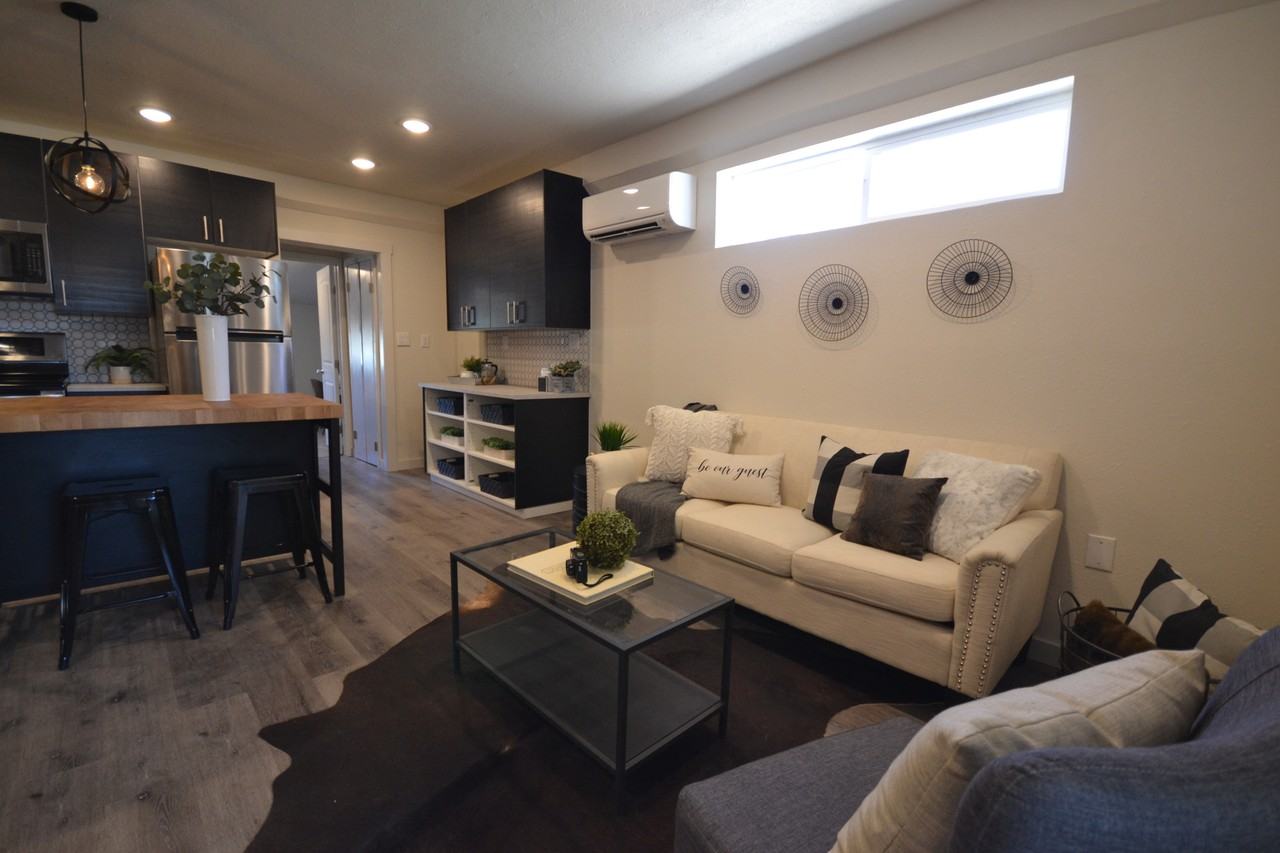 560 Sw Paiute St #1 - Photo 3 of 18