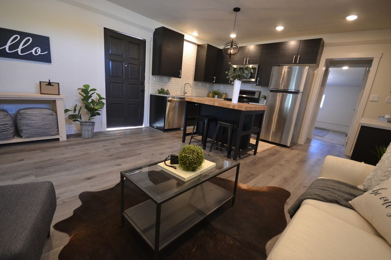 560 Sw Paiute St #1 - Photo 4 of 18