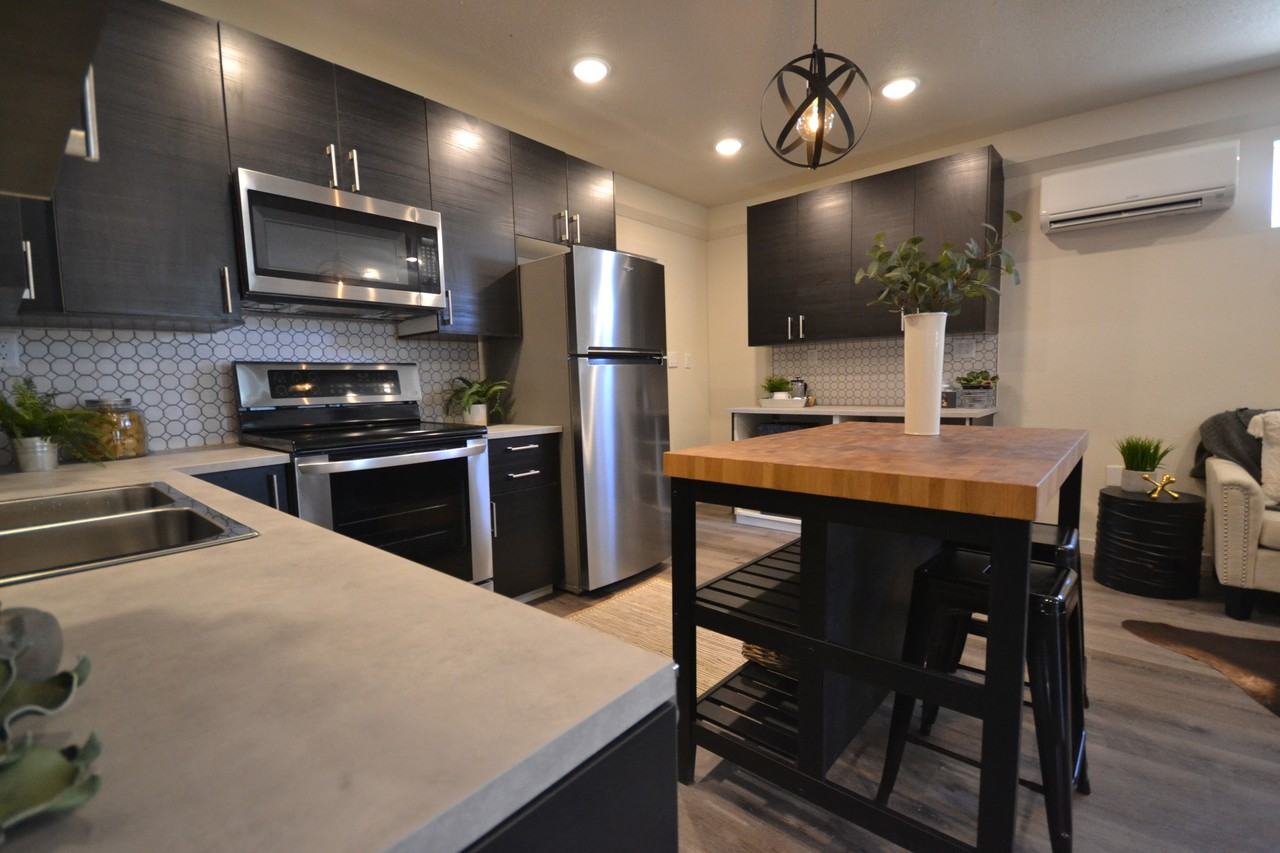 560 Sw Paiute St #1 - Photo 7 of 18