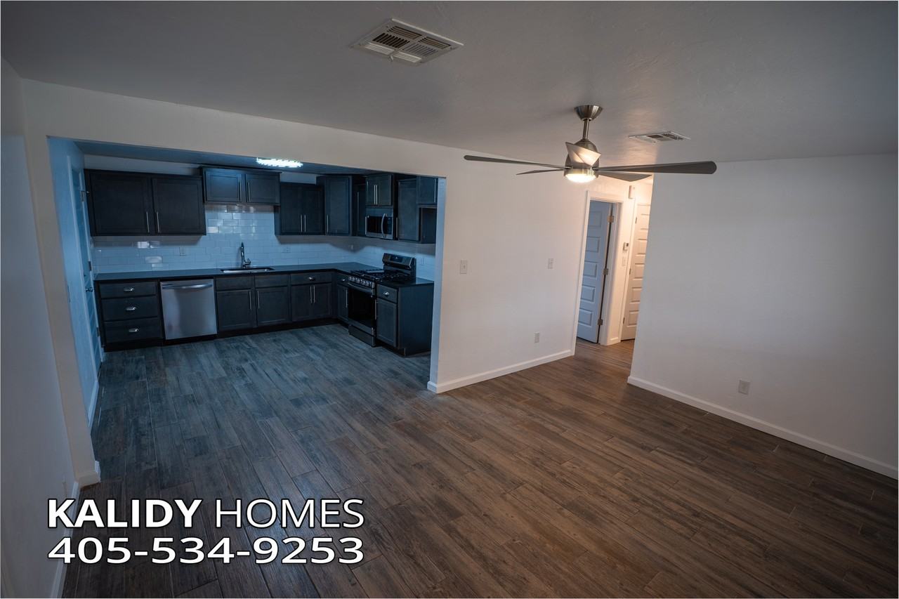 1233 Sw 65th St #1 - Photo 3 of 19