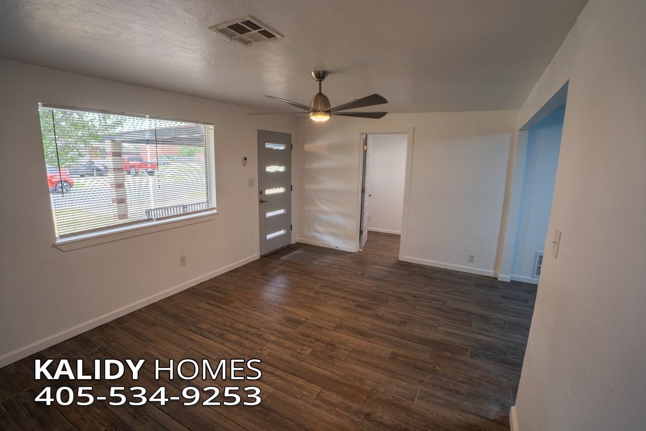 1233 Sw 65th St #1 - Photo 5 of 19