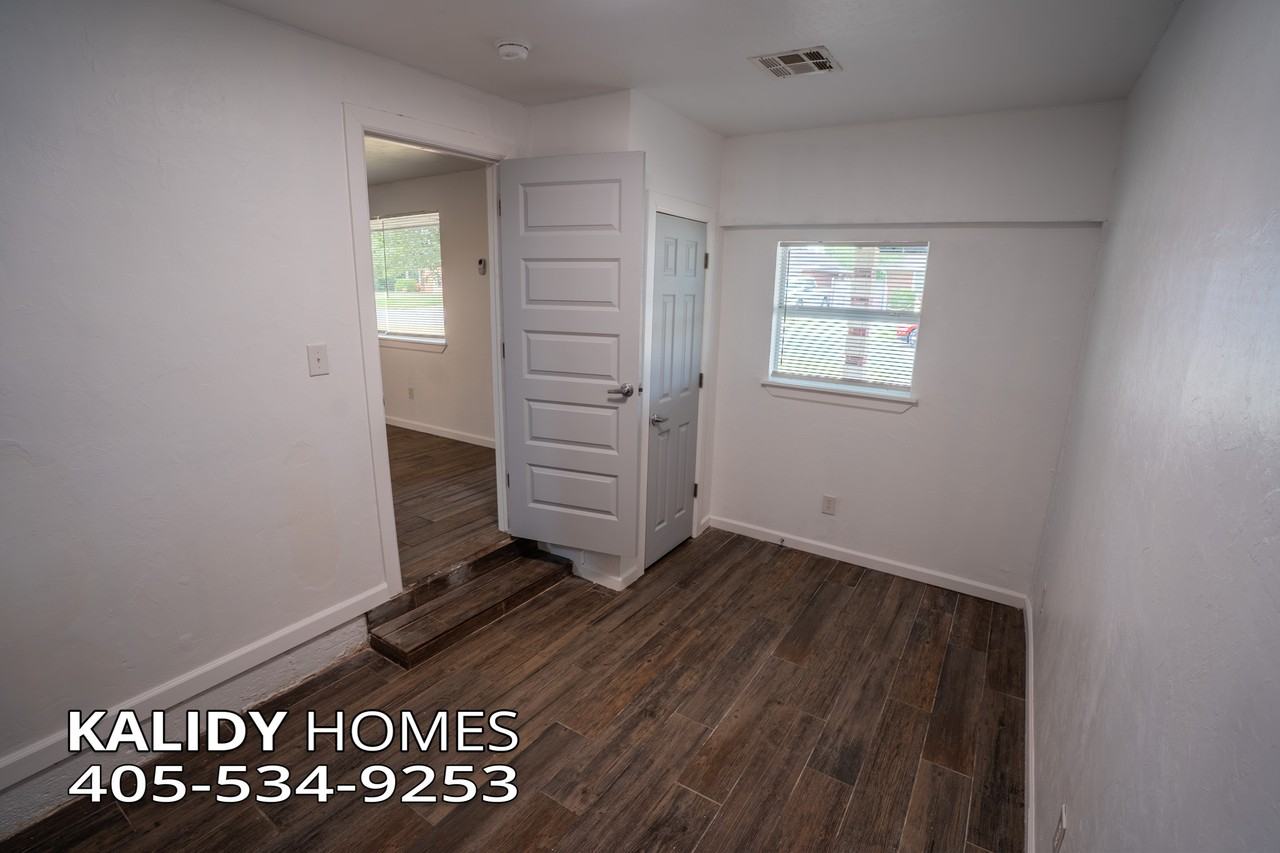 1233 Sw 65th St #1 - Photo 6 of 19