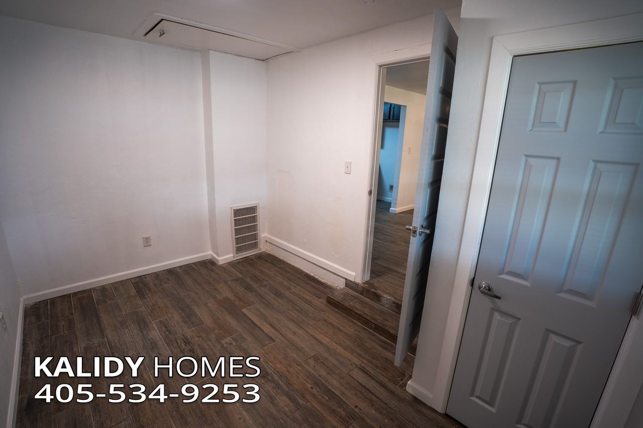 1233 Sw 65th St #1 - Photo 7 of 19