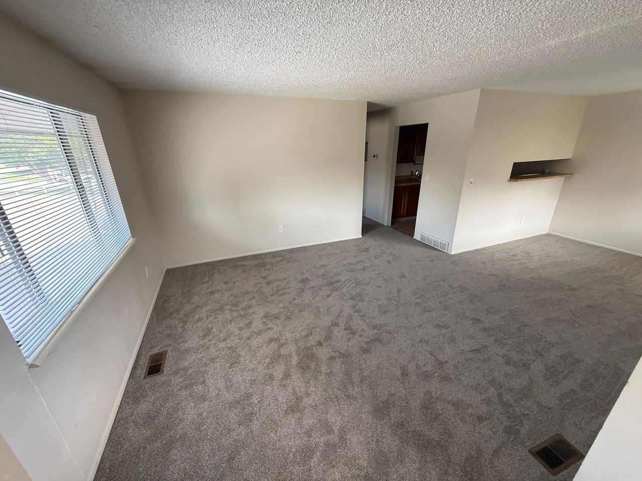 1410 Crete Ct #F - Photo 7 of 9