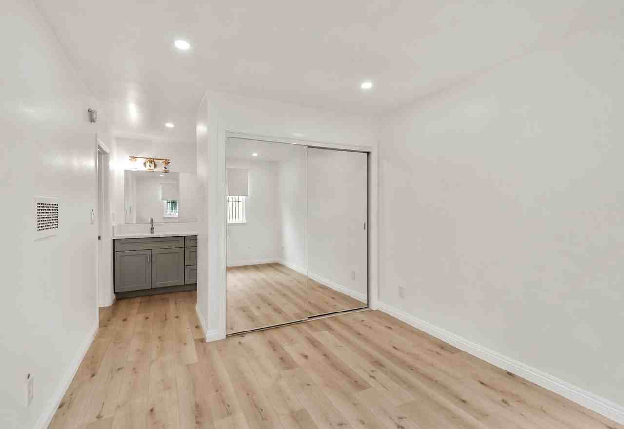 1625 S St Andrews Pl - Photo 7 of 12