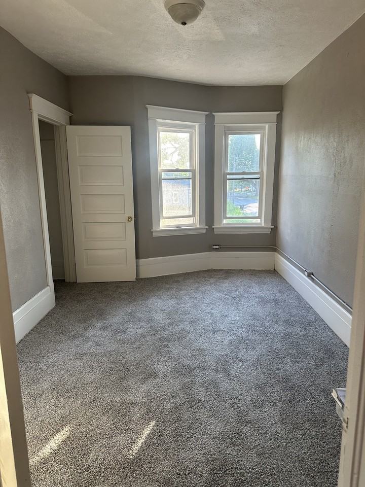 1160 Sanford St #2 - Photo 4 of 12