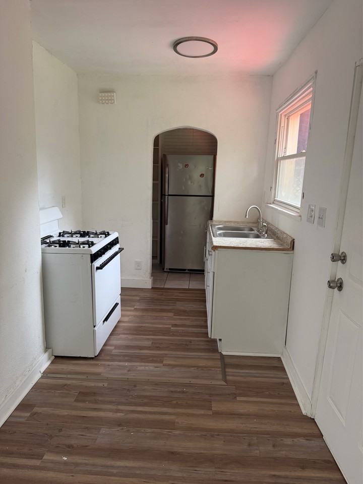 3724 Hillman St #1 - Photo 3 of 18