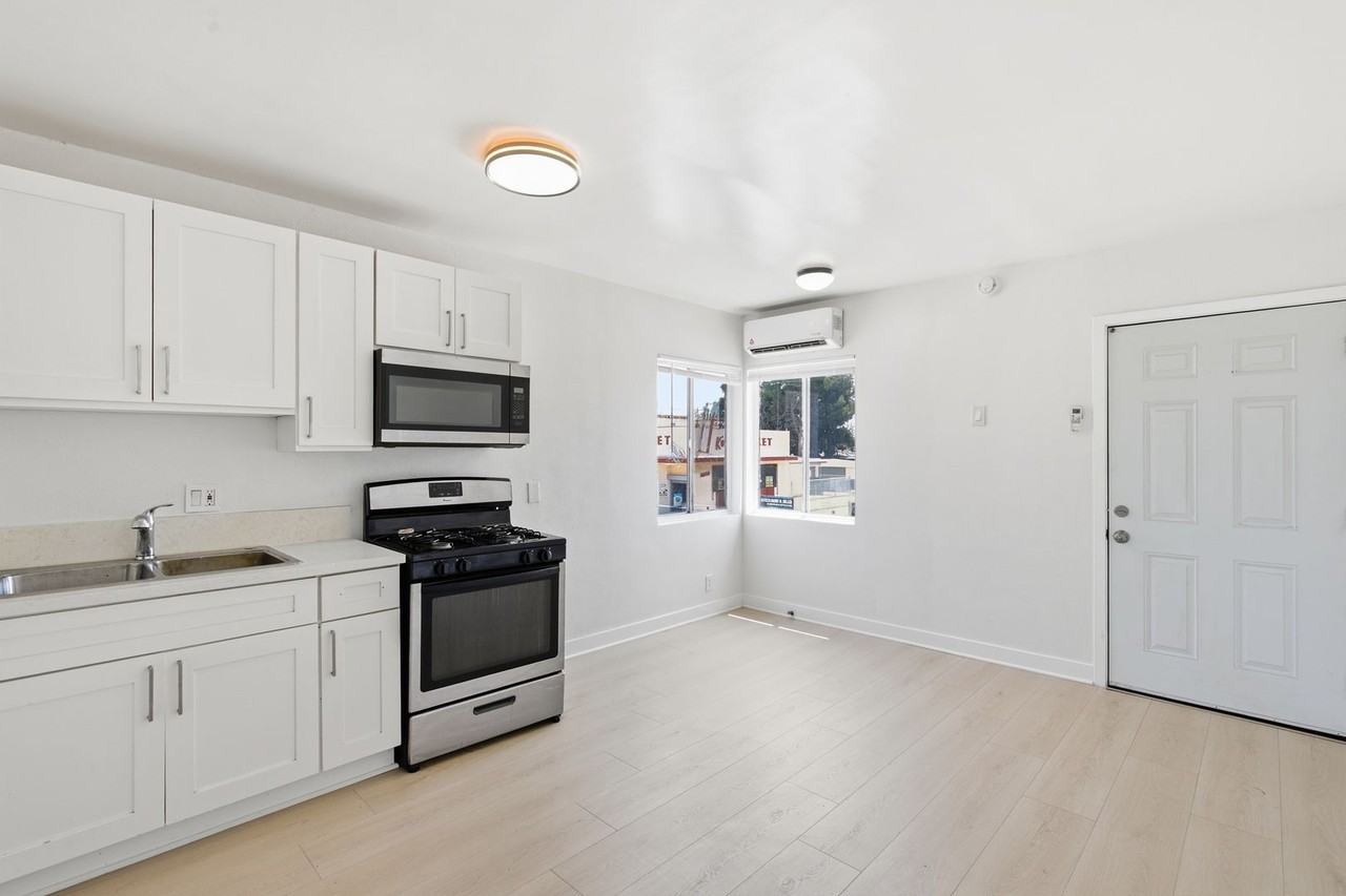 1805 W 80th St - Photo 3 of 10