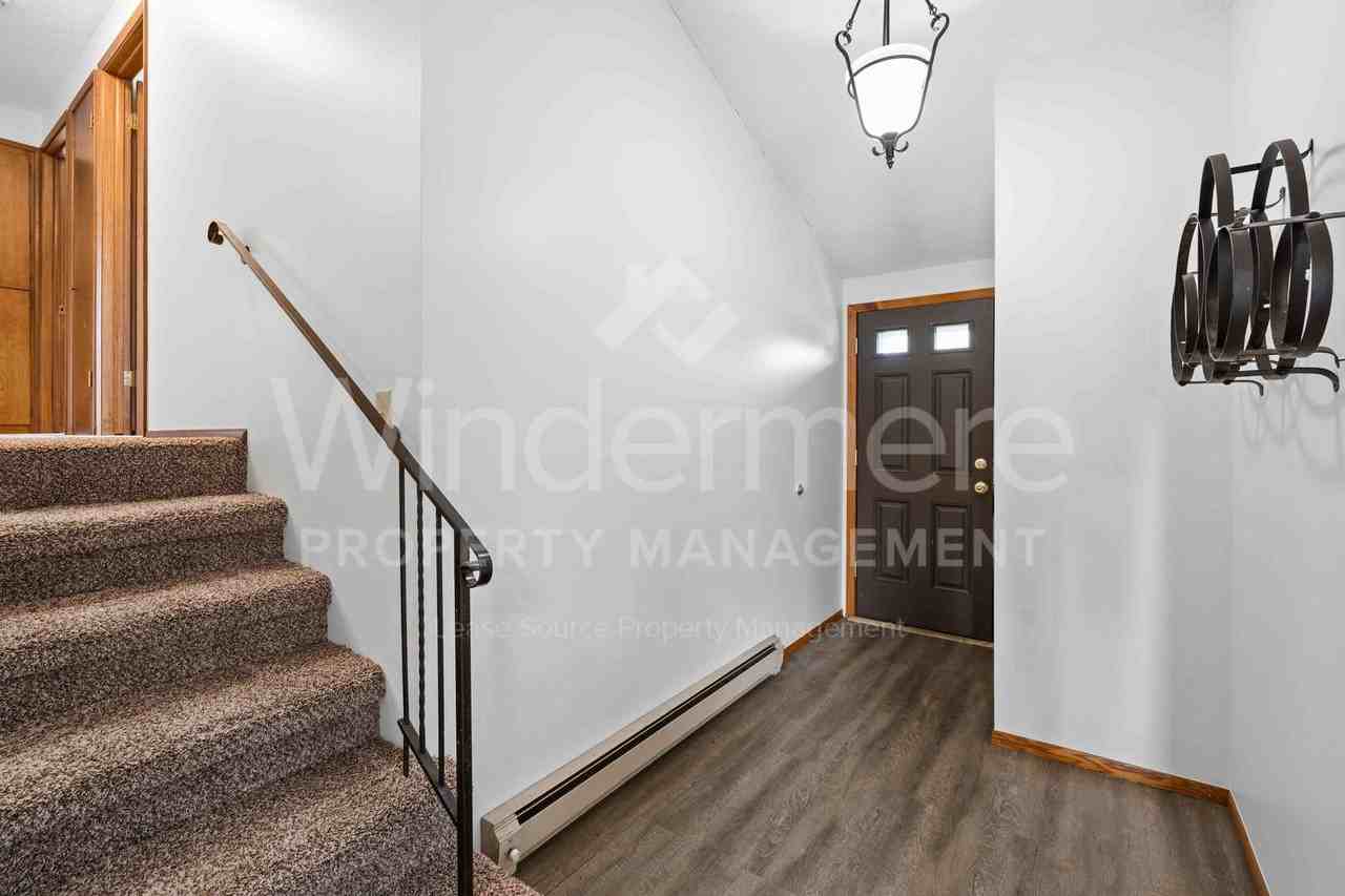 906 S Mcdonald Rd - Photo 5 of 30