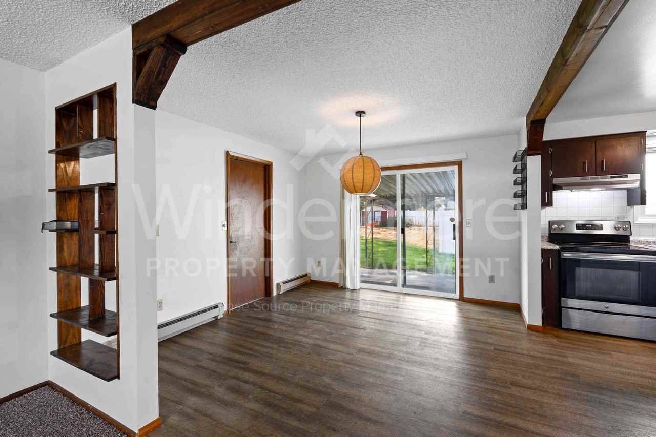 906 S Mcdonald Rd - Photo 7 of 30