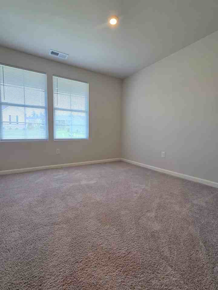 132 Elegance Way - Photo 4 of 33