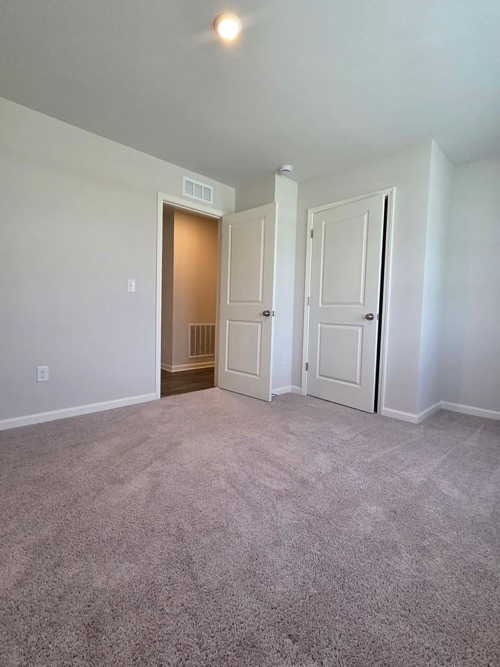 132 Elegance Way - Photo 5 of 33