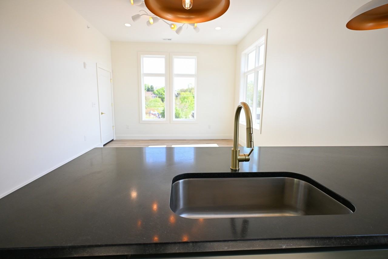 2307 Bedford Ave #8 - Photo 4 of 12