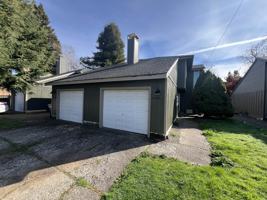 featured image of 1094 46th Pl Se #1096