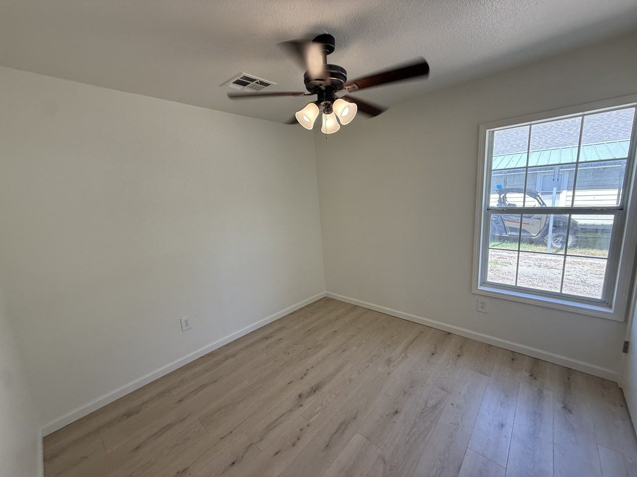 607 E Broadway #1 - Photo 4 of 10