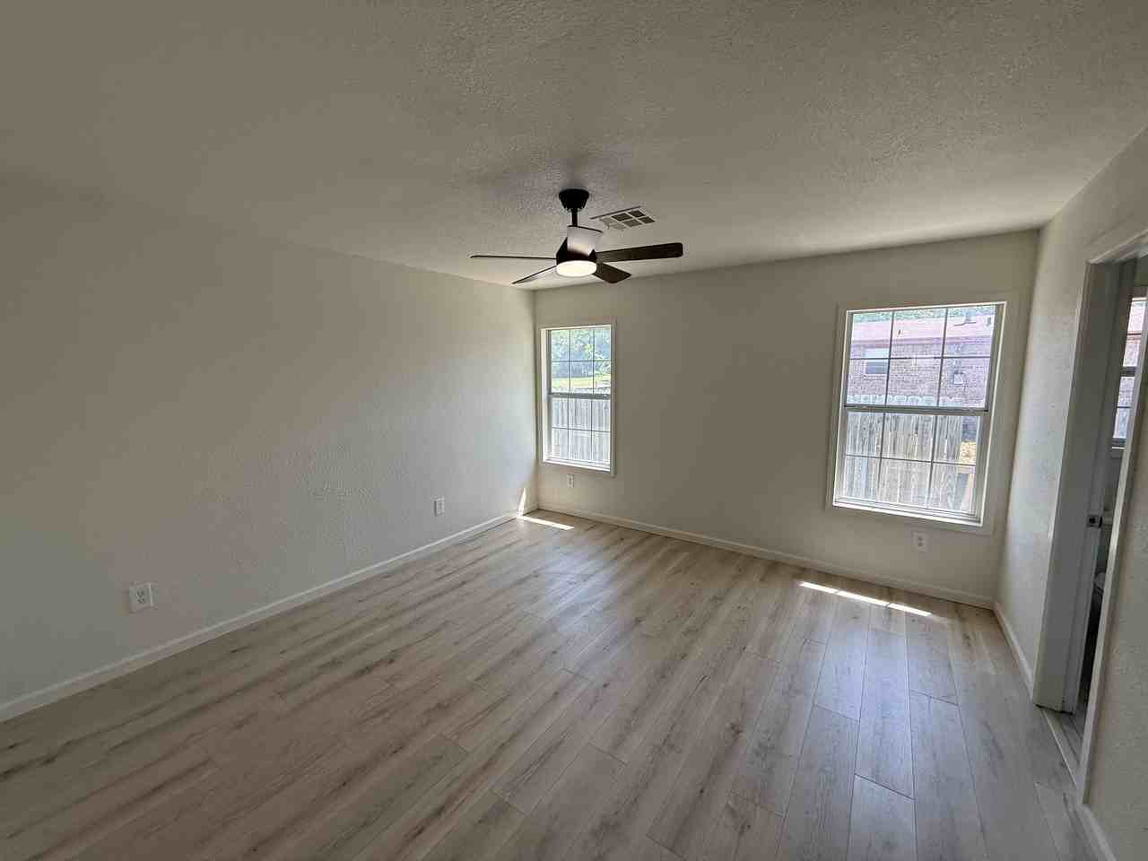 607 E Broadway #1 - Photo 6 of 10
