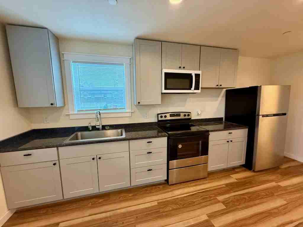 580 Childs Ave #A - Photo 5 of 12