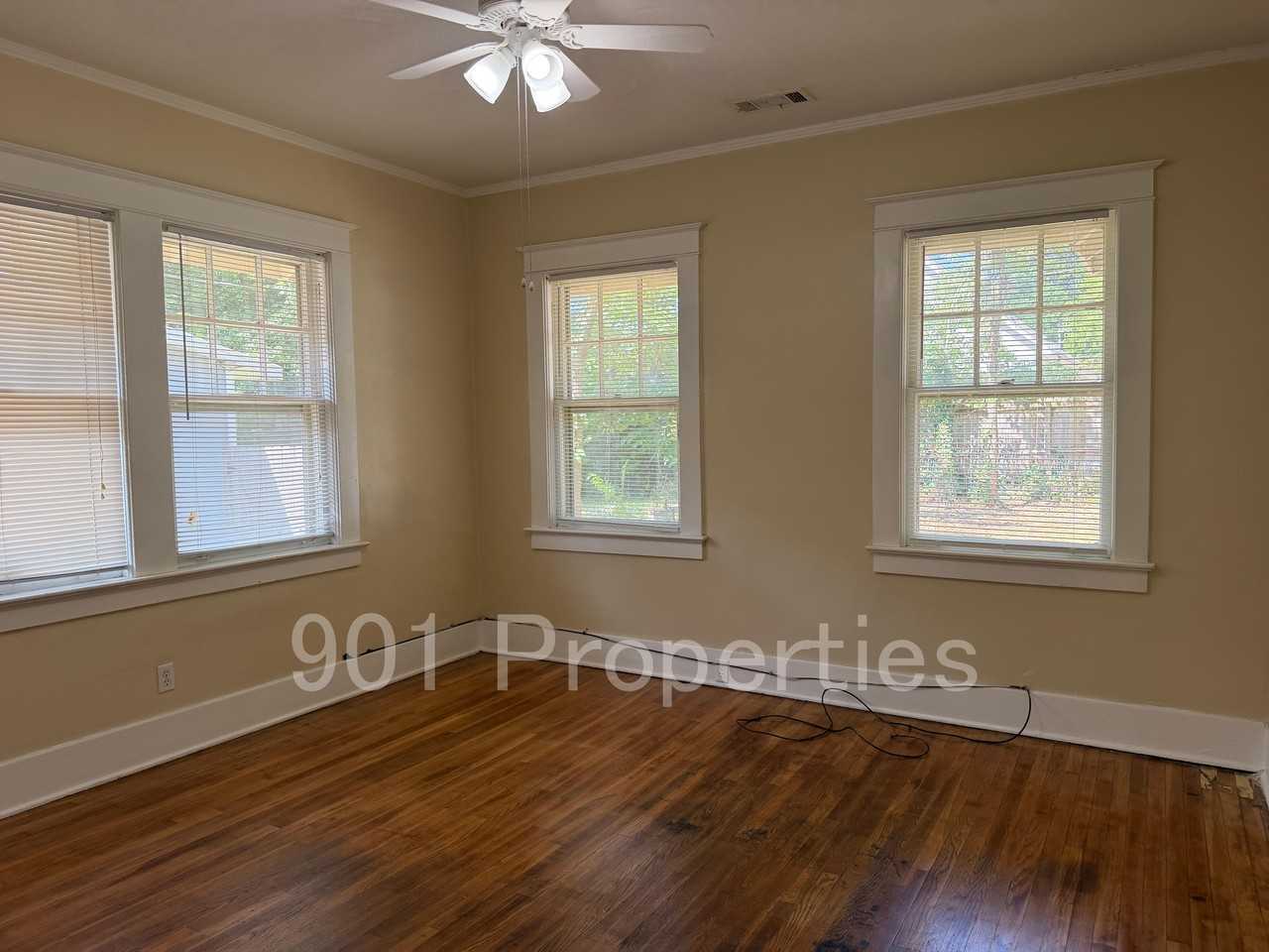 1055 S Cox St #1 - Photo 4 of 18