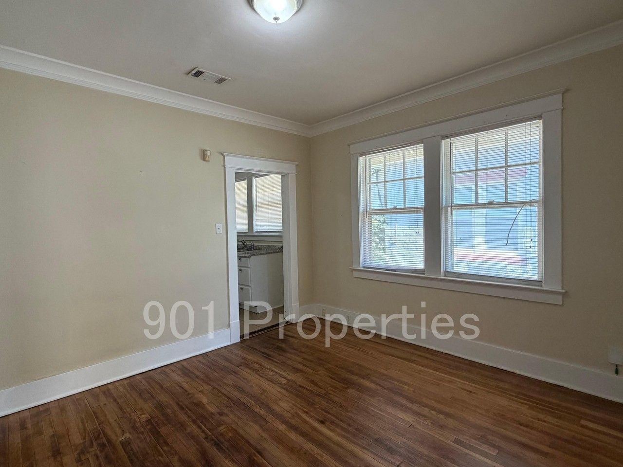 1055 S Cox St #1 - Photo 5 of 18
