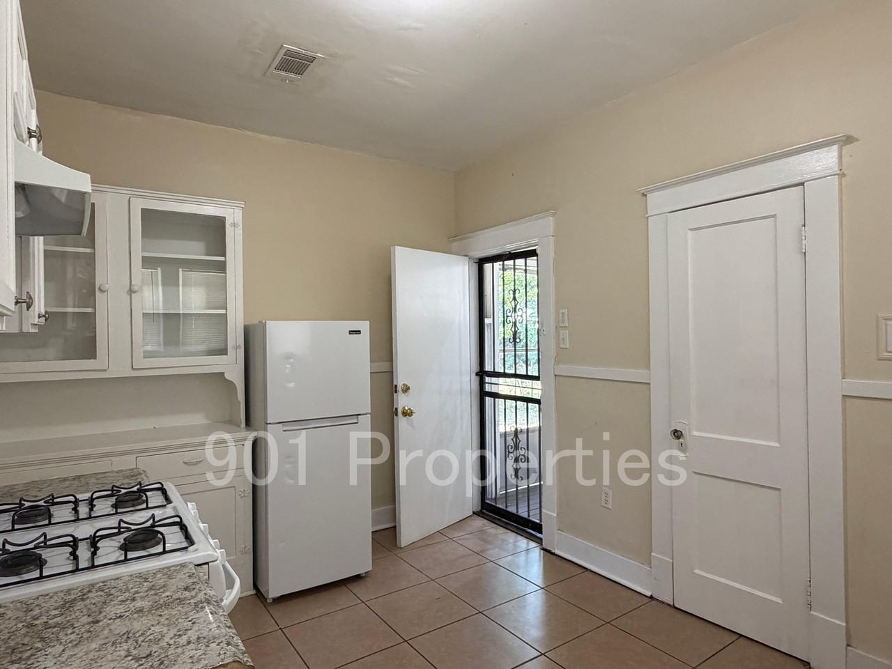 1055 S Cox St #1 - Photo 7 of 18