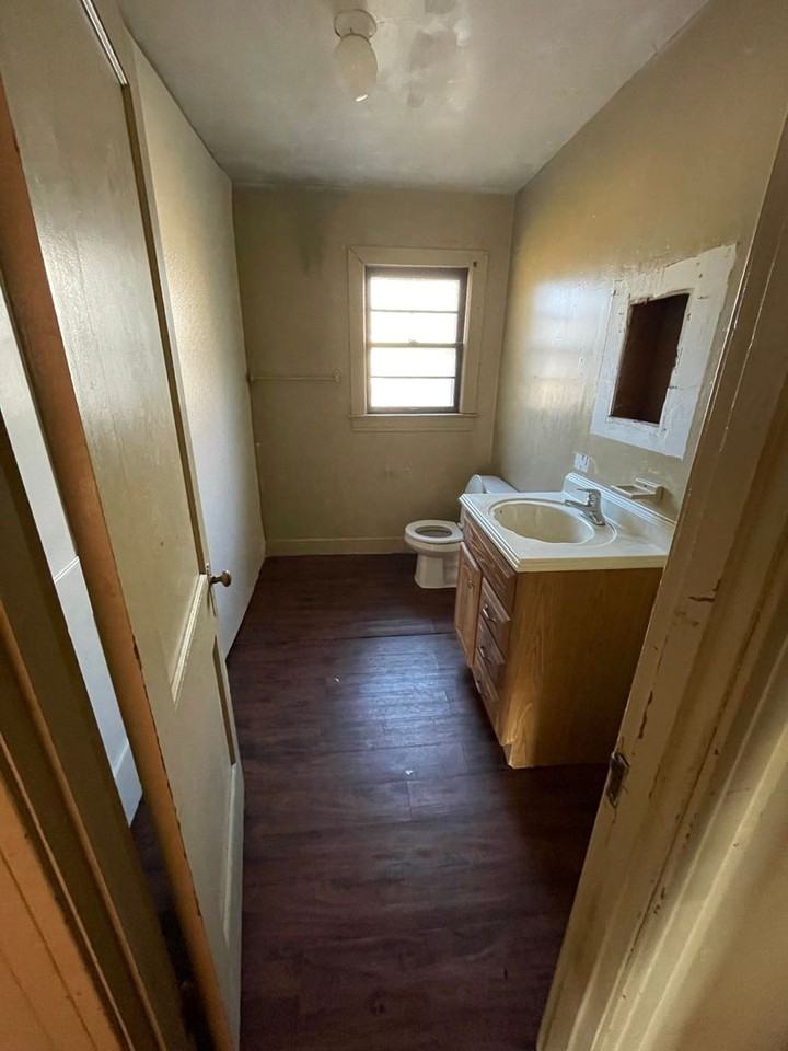4306 - The Den - Photo 5 of 13