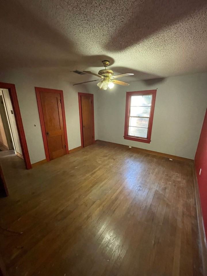 4306 - The Den - Photo 6 of 13