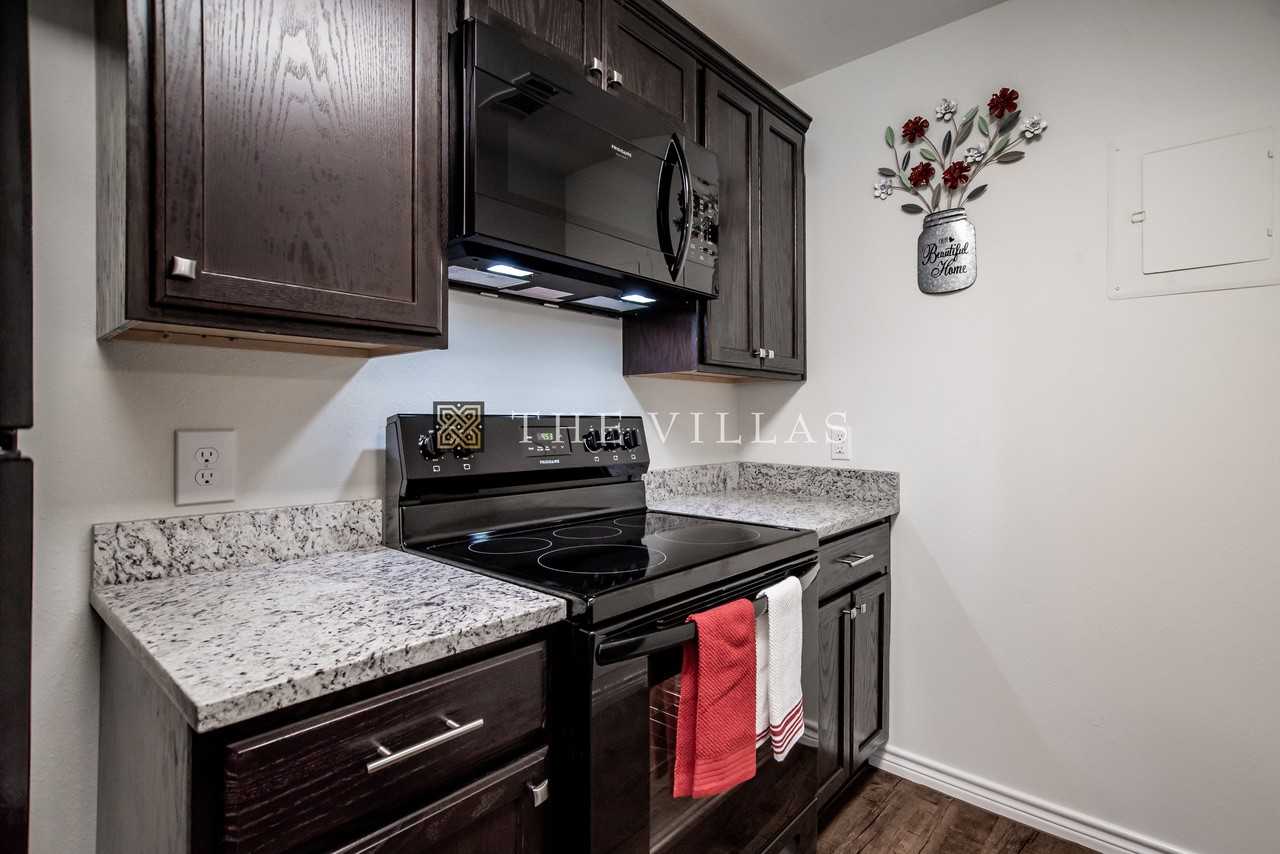 121 Costa Del Oro St - Photo 2 of 14