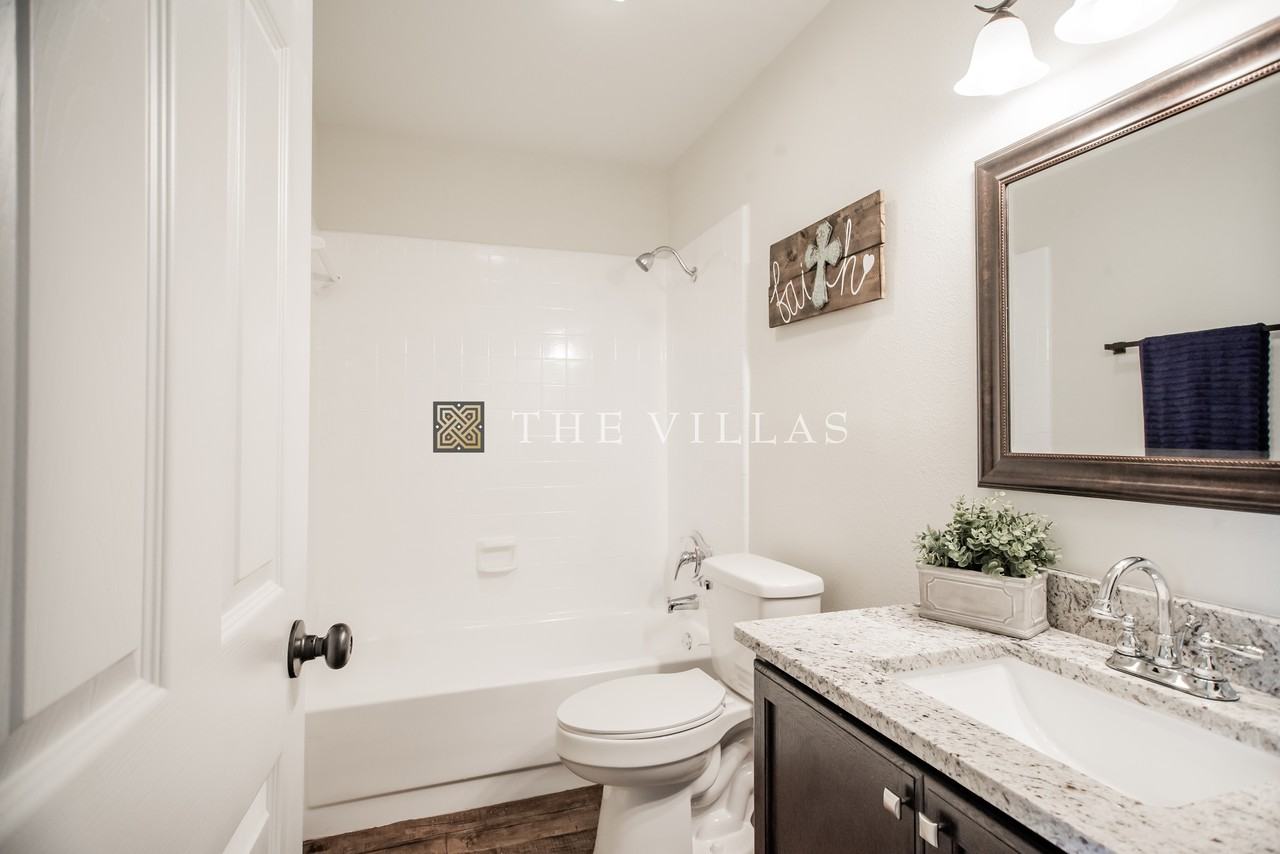 121 Costa Del Oro St - Photo 5 of 14
