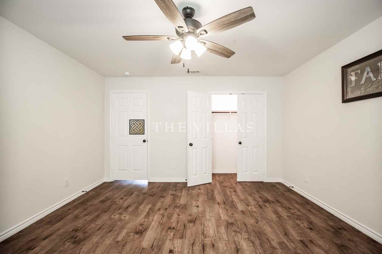 121 Costa Del Oro St - Photo 7 of 14